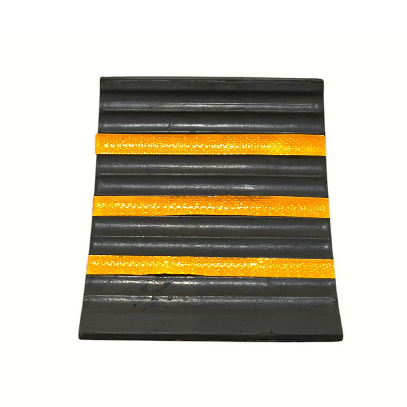 Hentian Roda Getah Anti-Slip Bertetulang Segi Tiga (dengan Pemegang Bersepadu) Hentian Roda Getah Anti-Slip Bertetulang Segi Tiga (dengan Pemegang Bersepadu)